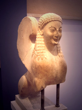 Sfinge conservata al Museo dell'Acropoli di Atene - Fonte: Wikipedia