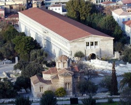 Veduta della Stoà di Attalo come riostruita nell'agorà di Atene - Fonte: Wikipedia